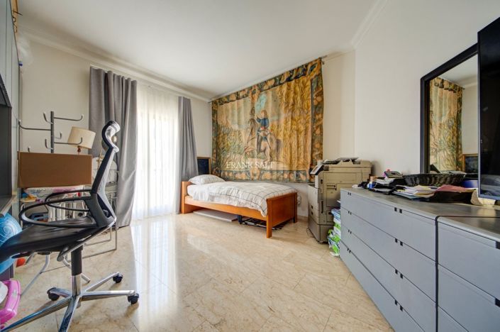 Image No.19-3 Bed Property for sale