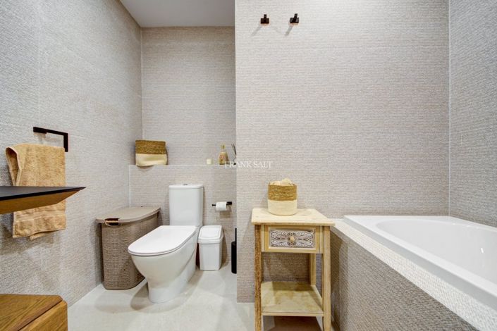 Image No.25-3 Bed Property for sale