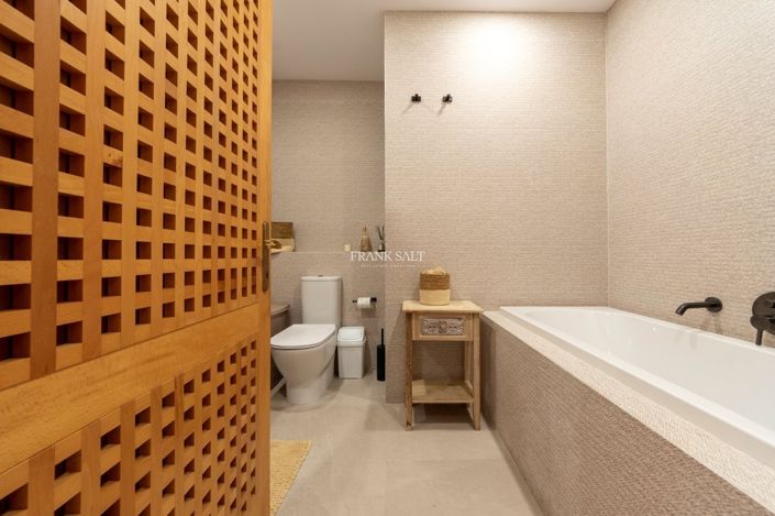 Image No.26-3 Bed Property for sale