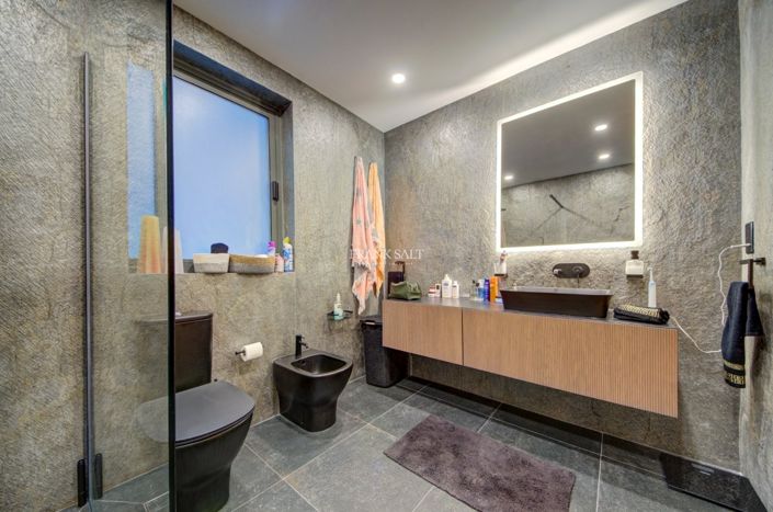 Image No.27-3 Bed Property for sale