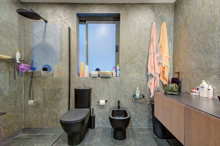 Image No.28-3 Bed Property for sale