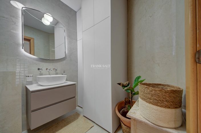 Image No.29-3 Bed Property for sale