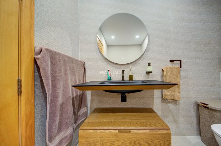 Image No.30-3 Bed Property for sale