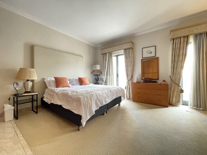 Image No.45-3 Bed Property for sale