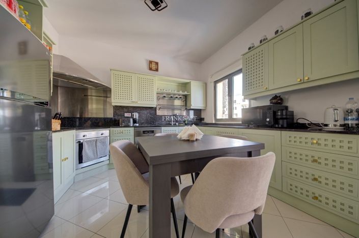 Image No.6-3 Bed Property for sale