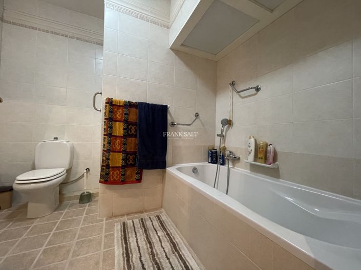 Image No.53-3 Bed Property for sale