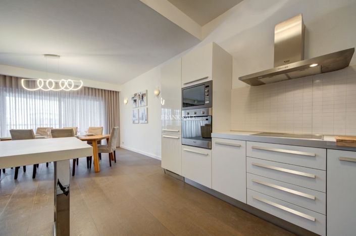 Image No.17-3 Bed Property for sale