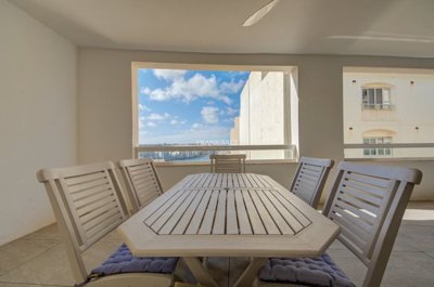 9411b945-b9e3-408d-856a-32a1a8b50340