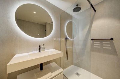 1c4207fe-6658-4dca-8ffc-bc15476f9529