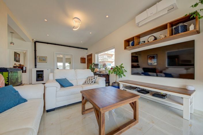 Image No.12-2 Bed Property for sale