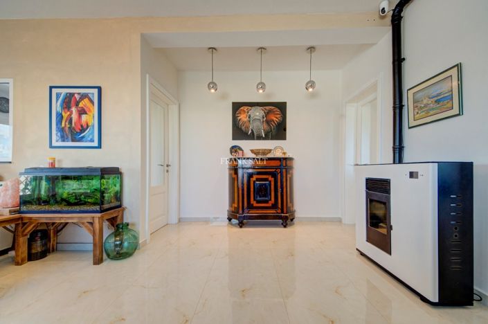 Image No.14-2 Bed Property for sale