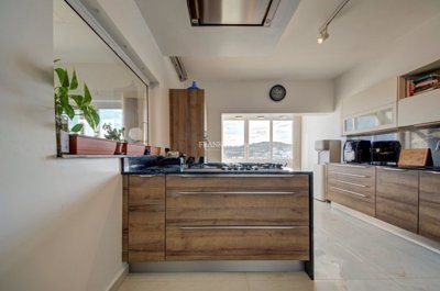 efe41a2a-770e-425b-a41d-6191cbba64c7