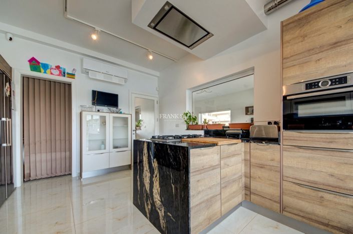 Image No.17-2 Bed Property for sale