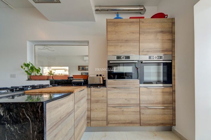 Image No.18-2 Bed Property for sale