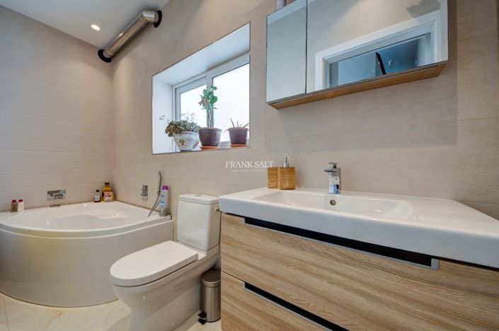 Image No.30-2 Bed Property for sale