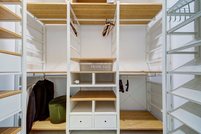 Image No.32-2 Bed Property for sale