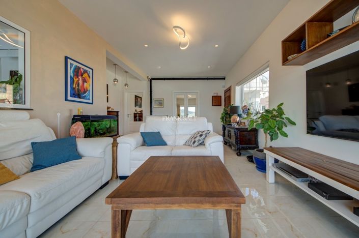 Image No.10-2 Bed Property for sale