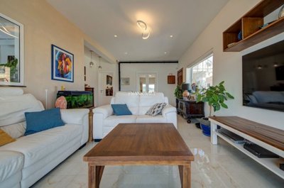 baaf6a54-b9fa-40fc-9f9d-85fe772a12e3