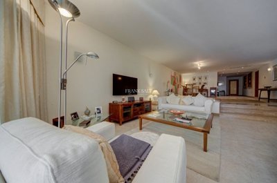 e9f438a7-205a-435e-b72e-a5656a200d09