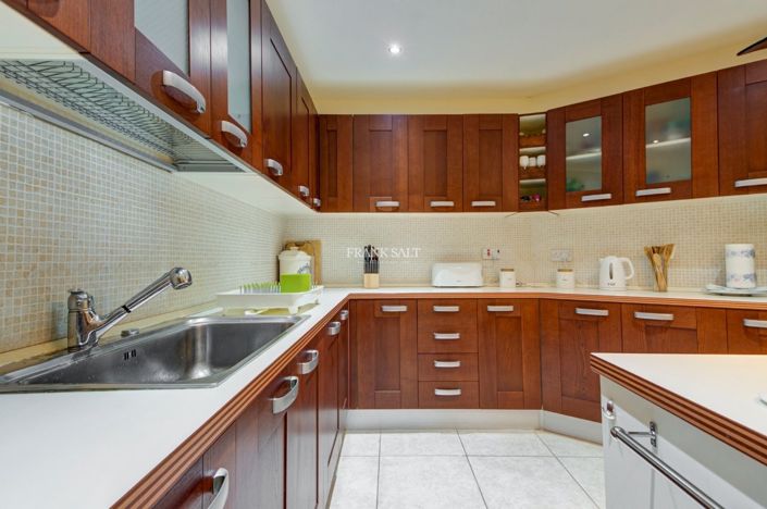 Image No.14-3 Bed Property for sale