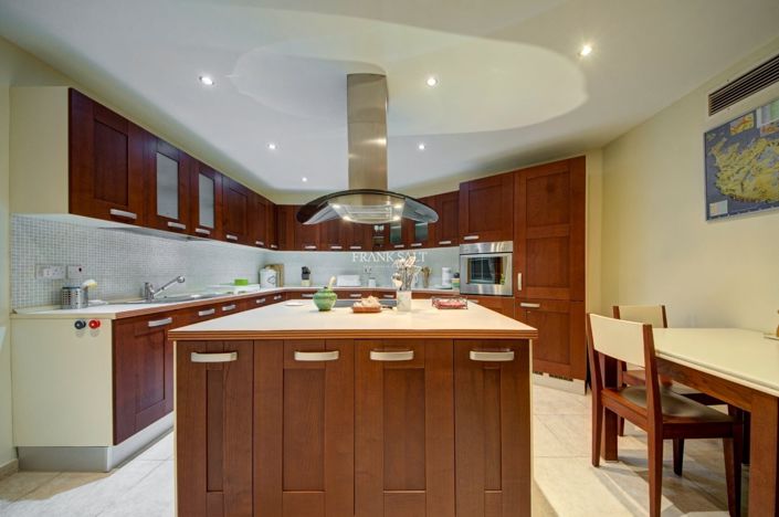 Image No.15-3 Bed Property for sale