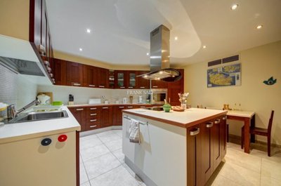 0d833cd0-0ba9-4c5b-b325-7f4ff93a1516