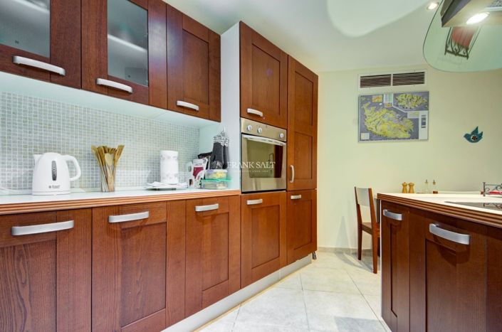 Image No.18-3 Bed Property for sale