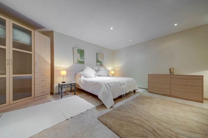 Image No.20-3 Bed Property for sale