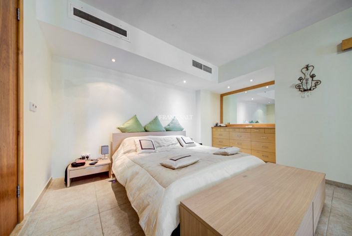 Image No.23-3 Bed Property for sale