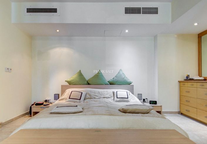 Image No.24-3 Bed Property for sale