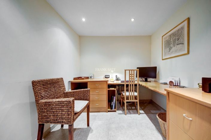 Image No.31-3 Bed Property for sale