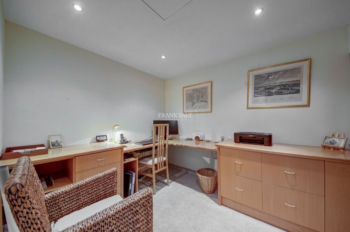 Image No.32-3 Bed Property for sale