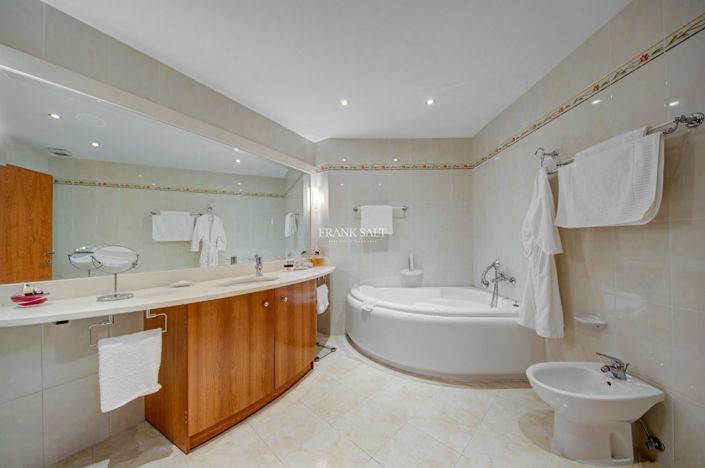 Image No.34-3 Bed Property for sale