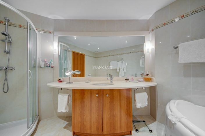 Image No.35-3 Bed Property for sale