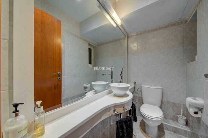 Image No.38-3 Bed Property for sale