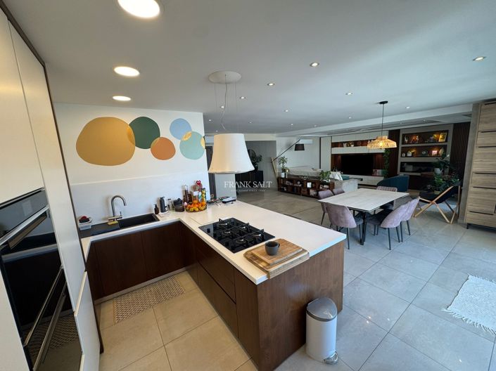 Image No.11-3 Bed Property for sale