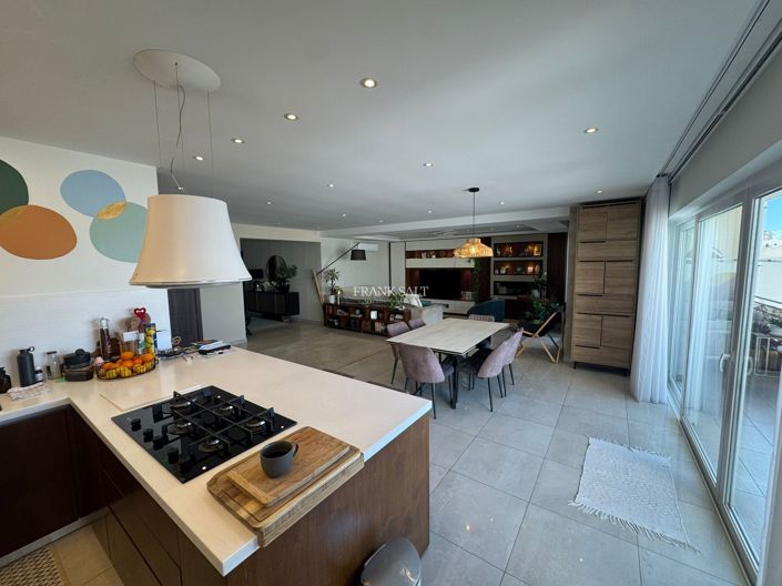 Image No.12-3 Bed Property for sale