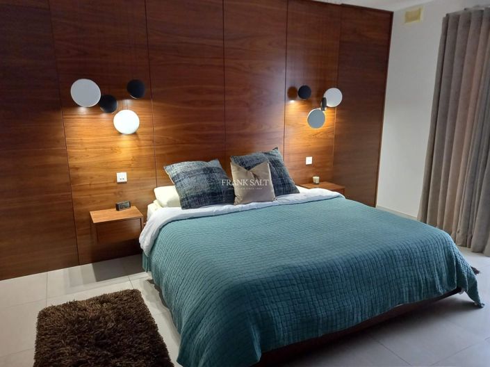 Image No.17-3 Bed Property for sale