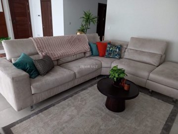 6661df78-d5f4-4c7b-8a04-6b754e7a4f95