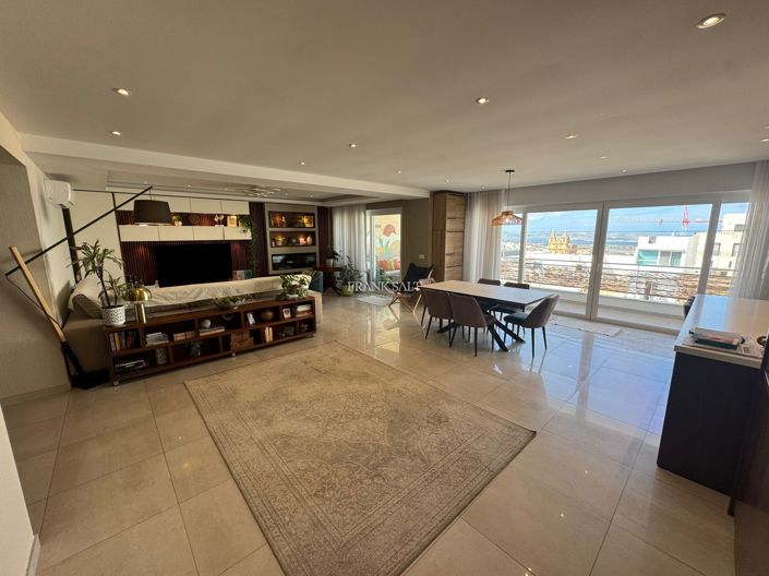 Image No.6-3 Bed Property for sale