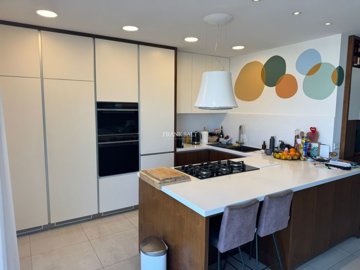 6b4c2ef6-9aa7-44ef-b92f-e815e62fdbdc