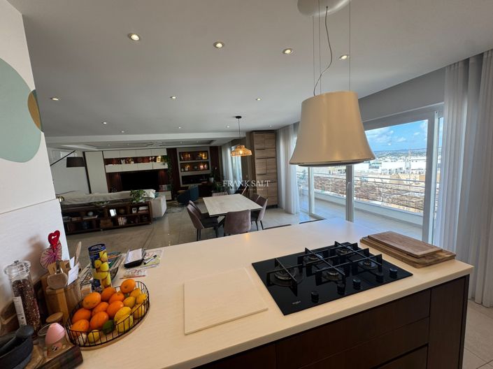 Image No.8-3 Bed Property for sale