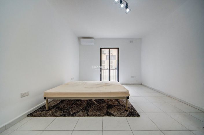 Image No.8-3 Bed Property for sale