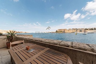 67d8bdfa-5a90-442b-be49-77cc527dab77