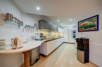 f6f8a272-6f6c-45dd-9e50-b57b3f3208e0