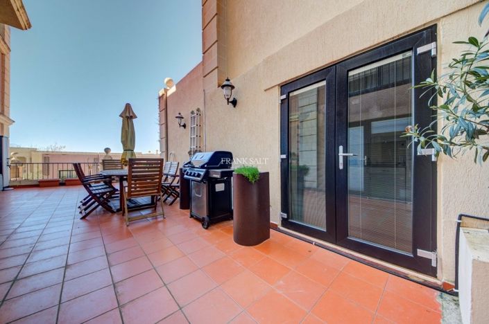 Image No.12-5 Bed Property for sale