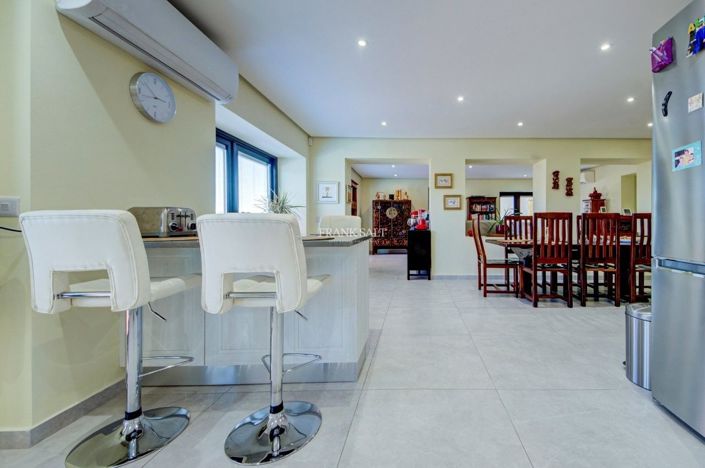 Image No.13-5 Bed Property for sale