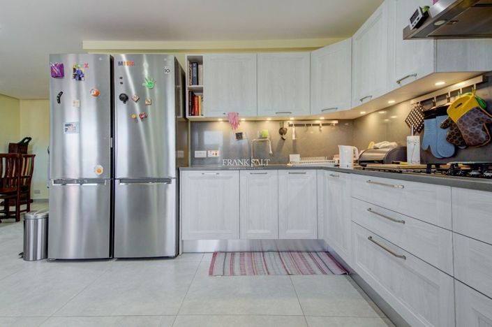 Image No.15-5 Bed Property for sale