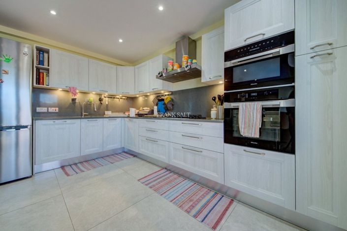 Image No.16-5 Bed Property for sale