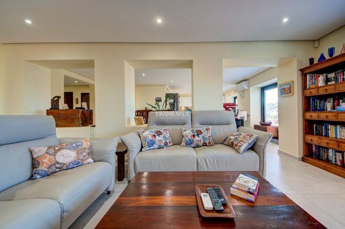 Image No.21-5 Bed Property for sale